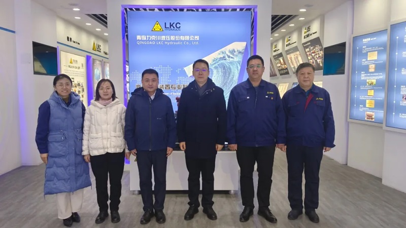 高新區工委委員、管委副主任張建軍一行蒞臨青島力克川液壓股份有限公司調研指導1.jpg
